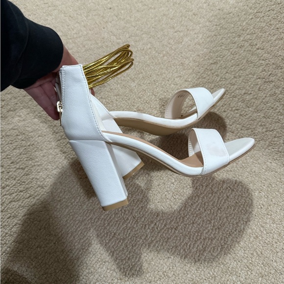 White heels branded new size 7 - Picture 2 of 2